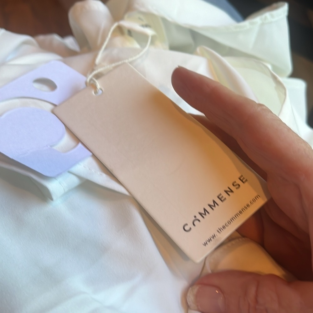 Elegant White Sleeveless Dress - Picture 10 of 13